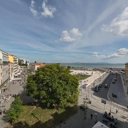 Penthouse With River View - Baixa Alfama *