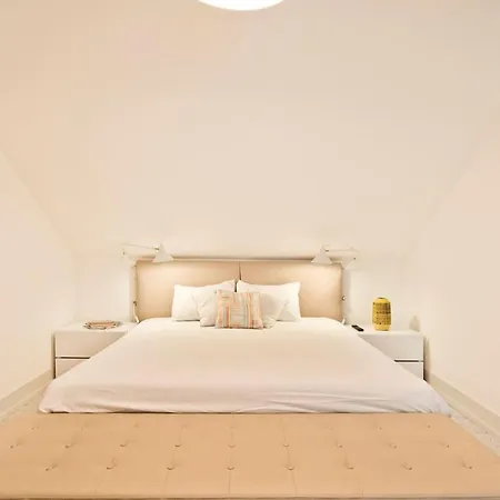 Penthouse With River View - Baixa Alfama *